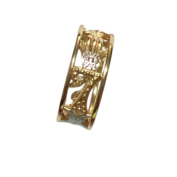 Elegant Gold and Silver Floral Ring - Picture 1 of 10